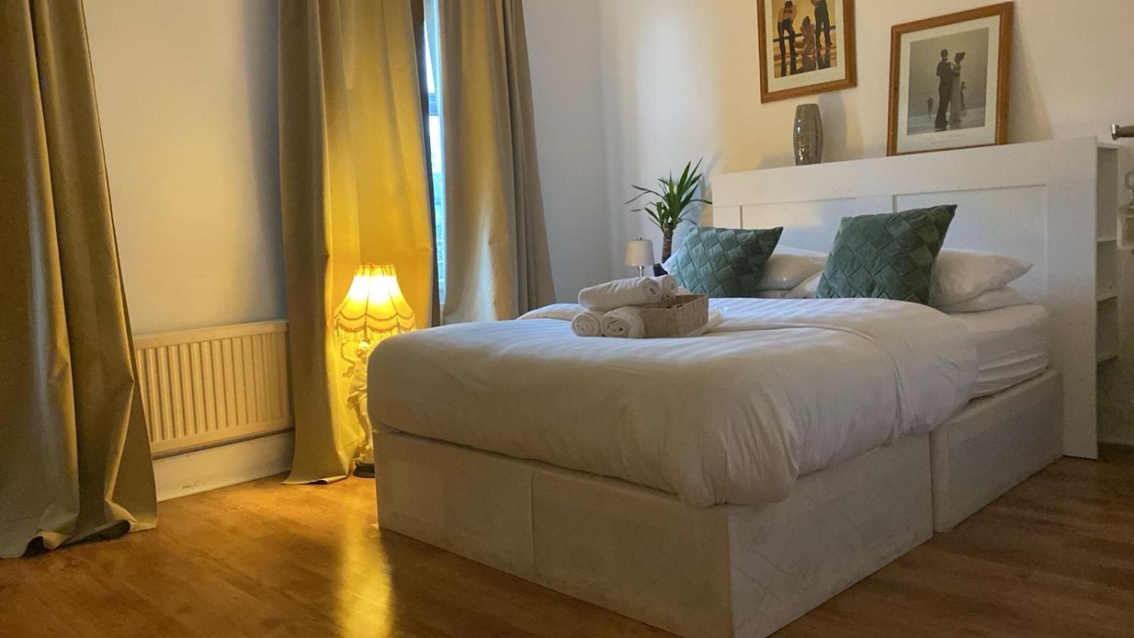 Park View Homestay Barking  Eksteriør bilde